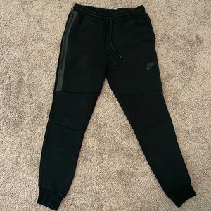 Nike tech fleece joggers size small